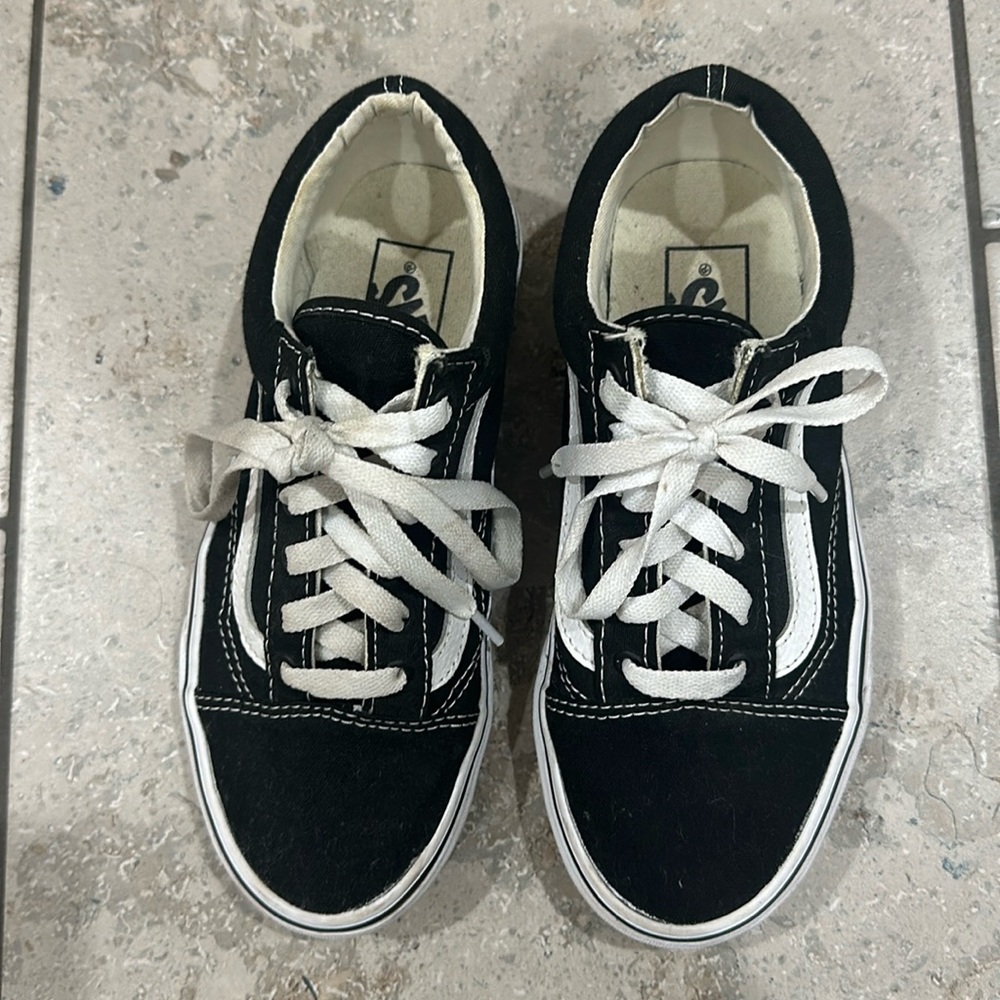 Black Vans Old Skool - excellent used condition